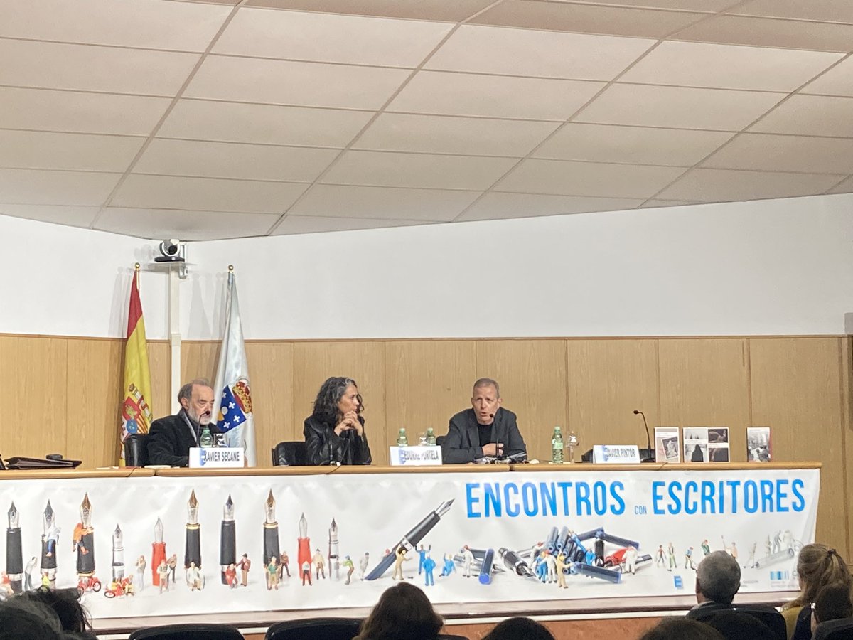 nuriaeoicoruna's tweet photo. #AgoraMesmo con @SusanaEOI comezando una nova sesión dos #EncontrosConEscritores @cfrcoruna1 na que nos visita #EdurnePortela @G_Gutenberg https://t.co/C9Akj95C42