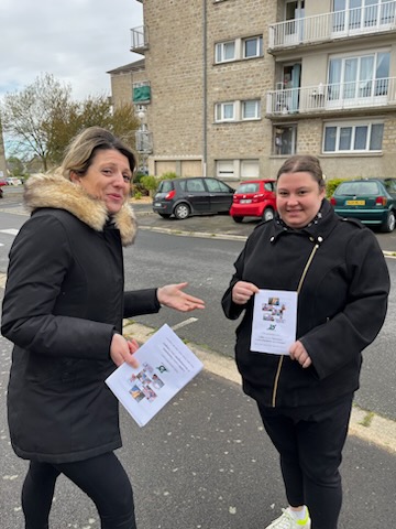 prousonia's tweet photo. #OnEstPourVous au cœur du quartier @PolitiqueQPV de la @turfaudiere @avranches avec @ideesinterim. Marion @Poleemploi_Ndie  au plus proche des habitants pour promouvoir notre offre de service. https://t.co/5lFt1a7nUG