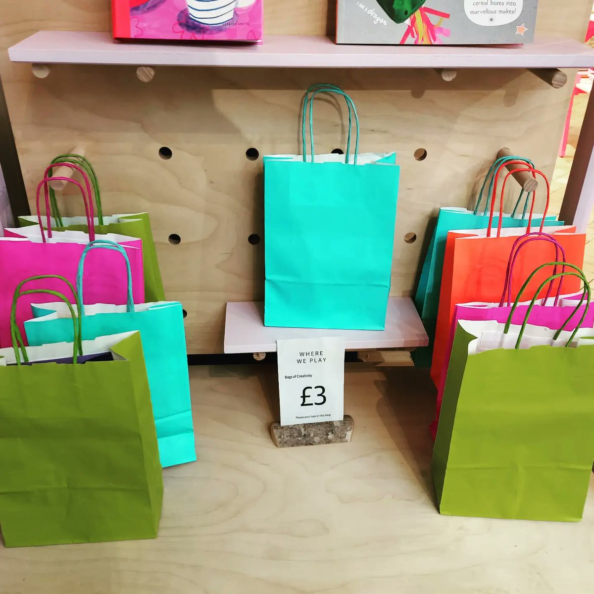 lucyturnerwhit's tweet photo. Pick up one of our #BagsofCreativity this week & you can make either of these 👇
Inspired by our current exhibition #AltheaMcnish, these bags have all you need inside & are available from @WhitworthArt shop for £3. This contribution helps us keep our programmes running for free. https://t.co/WNt8DOOKae