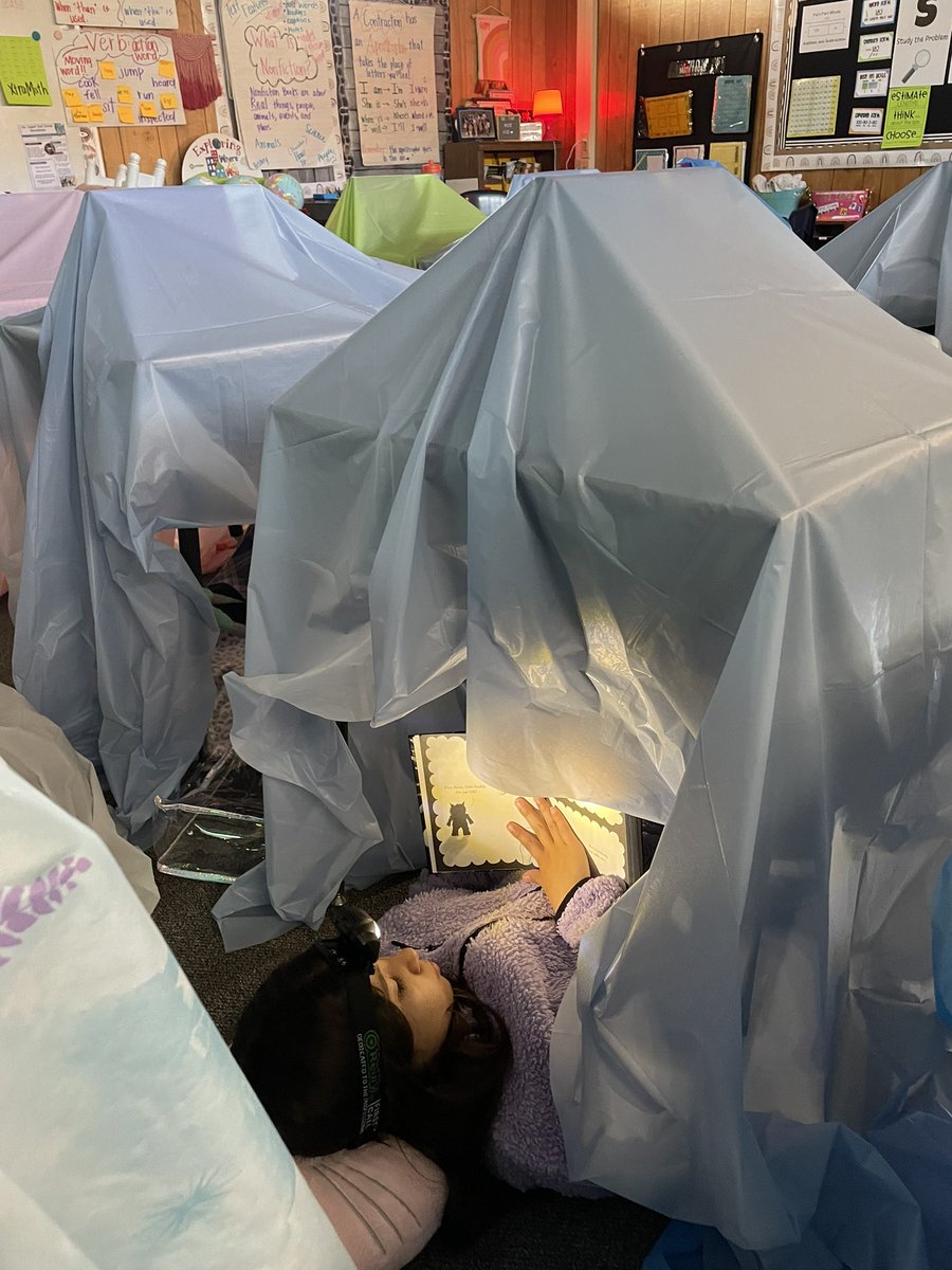 qweensteach2's tweet photo. #dropeverythingandread @NISDHoffmann 

Classroom Camp Out! https://t.co/KsLBPjF9ob
