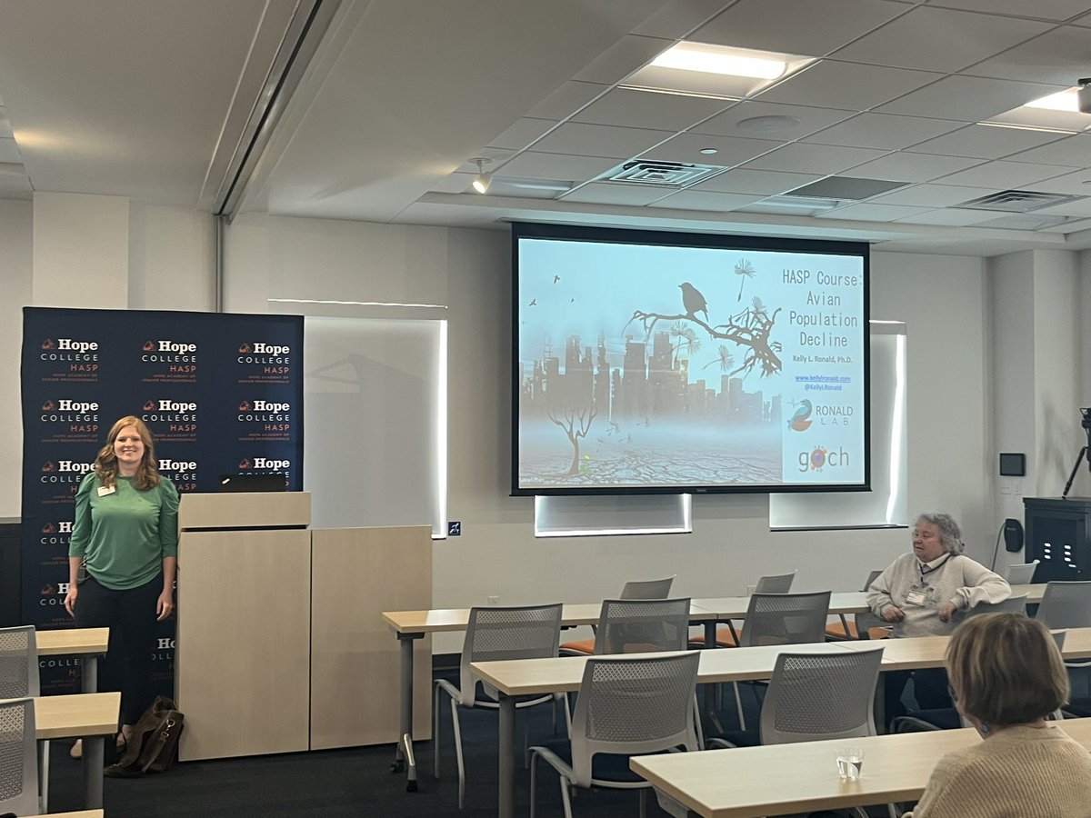 NanoGoch's tweet photo. .@KellyLRonald talking about our project at #HASP @HopeCollege cc @HopeBio @Hope_Chemistry https://t.co/4W6brLfofH