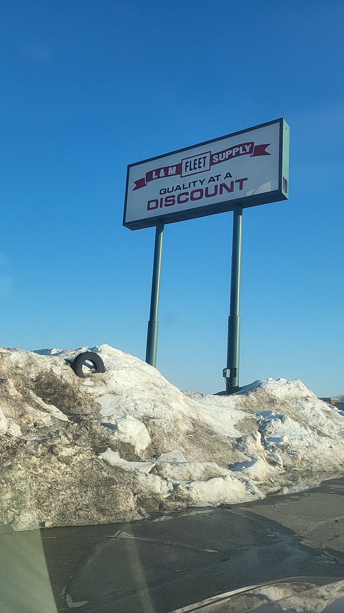 SWARREN_89's tweet photo. @SafetyVid Only have eyes on Mt. Tire. https://t.co/KGYq69ZGVt