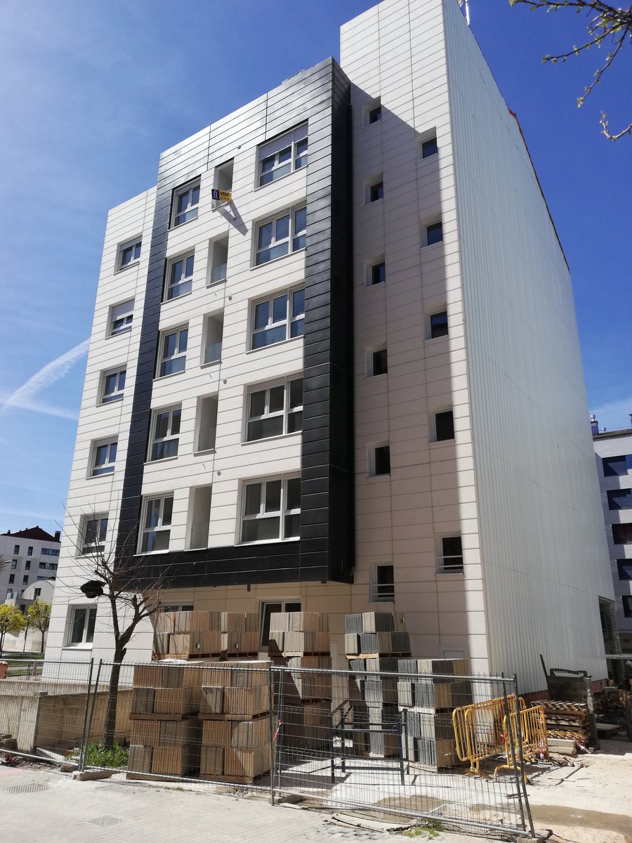 🏘️Ultimando #viviendas C/ Lovaina #Burgos.
🧱Tabiques de #ladrillo cerámico, no #pladur.
📐Los mejores acabados, aislamientos y calidades.
📍 Inmejorable situación al lado de la #Universidad 
🚗Garaje y Trastero
🔑2023.
☎️ 947212121 o gonorsa.com #promocionviviendas