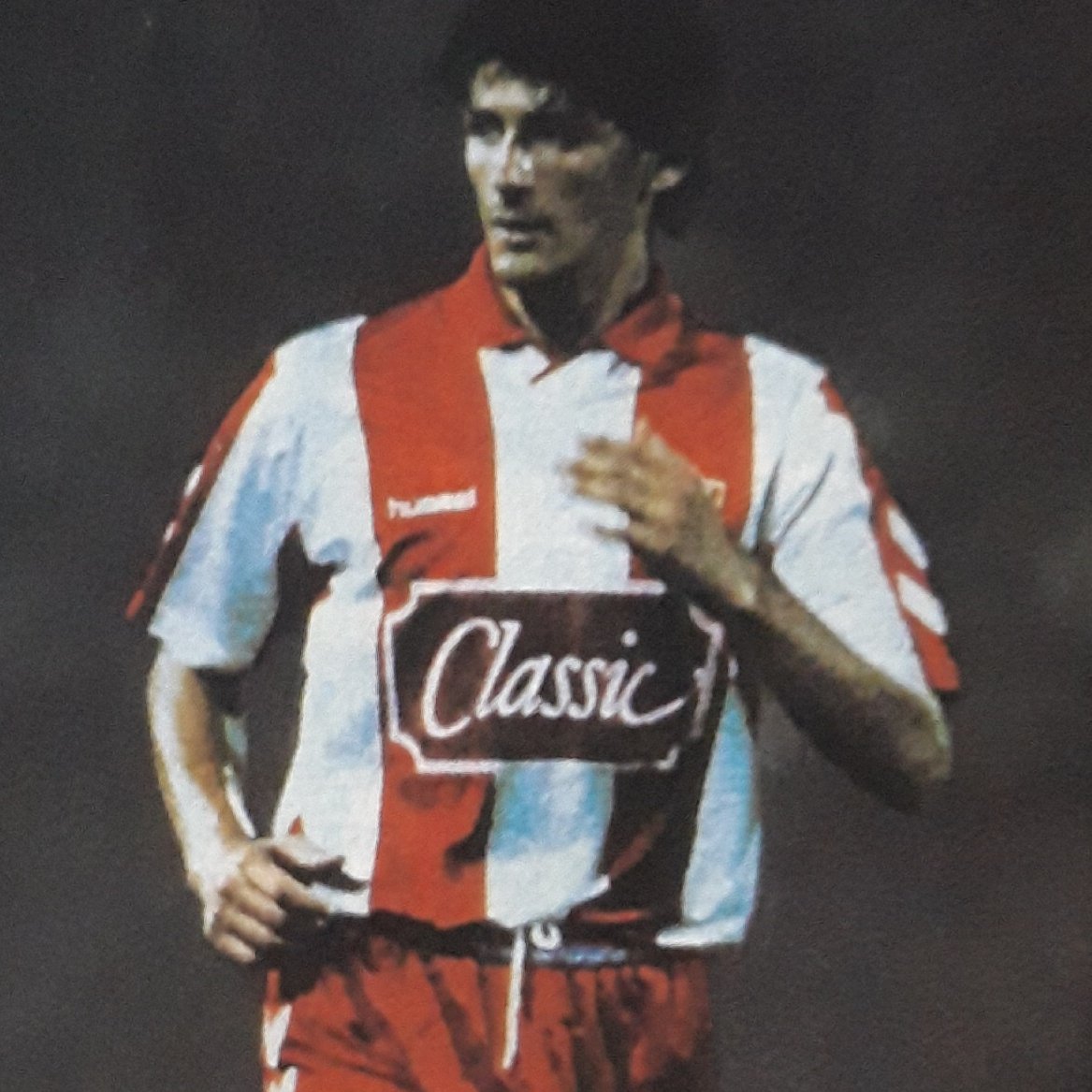 RingCafePodcast's tweet photo. Belodedici, mítico líbero de la selección rumana, fue uno de los grandes nombres dentro de un equipo casi exclusivamente yugoslavo...🔴⚪️

En la mesa de siempre y en tu plataforma favorita...  ☕️⚽️

▶️ https://t.co/u4WJC0CCwr https://t.co/YmLrJpDcI4