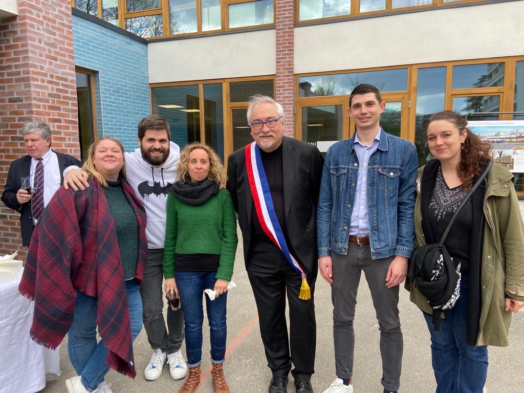 l_vastel's tweet photo. 🔵🖼️ RETOUR EN IMAGES

7/04: @laurent_vastel Dominique LAFON &amp; @CONSTANTPierre3 inaugurent l’école Scarron rénovée

🌳 + vert : nouvelle cour arborée
🔋 + sobre : -62% de conso énergétique
▶️ Bref + propice aux apprentissages !

💪 Fiers de ce projet #PourUneVilleATailleHumaine ! https://t.co/5dkn0wmvao
