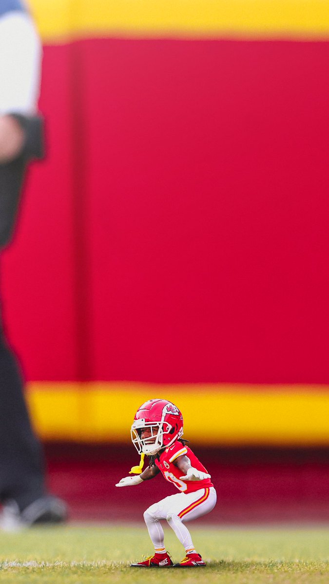 Open for a #WallpaperWednesday surprise 👀