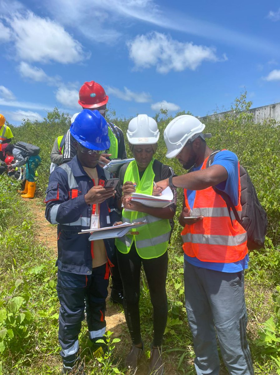 ITNHGEgabinete1's tweet photo. Los estudiantes de la Escuela Técnica de Minas del Instituto Tecnológico Nacional de Hidrocarburos de Guinea Ecuatorial (ITNHGE)en las prácticas de explotación de minerales. https://t.co/TtlQpDhdhB