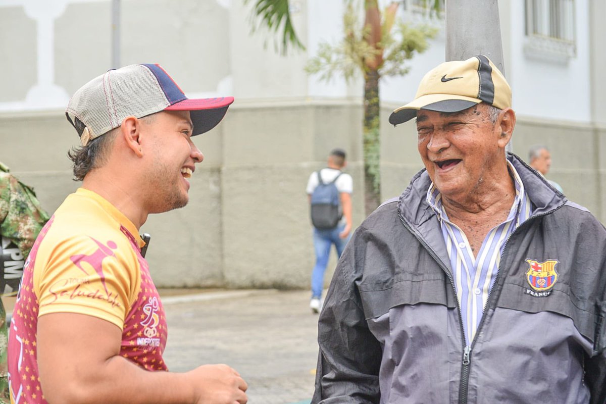 IndeportesTol's tweet photo. Hoy en el #DiaMundialAF nos tomamos las calles de #Ibagué con nuestro programa de Hábitos y Estilos de Vida Saludables para recordarle a los ciudadanos la importancia de #SerActivos. 🏃🍏
@MinDeporteCol
@pahowho
@OPSOMS_Col
@infopresidencia
@ISPAH_Espanol
@ISCA_tweet https://t.co/mqagYxA2g2