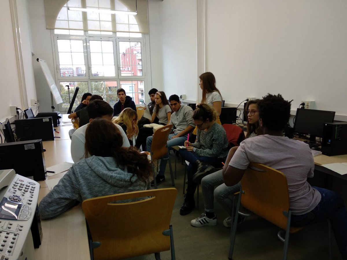 ComunitariesBCN's tweet photo. 📍"Aquí t'escoltem" ➡️ un servei per joves de 12 a 20 anys presenta noves activitats per compartir en comunitat i millorar així el benestar emocional.  🤗

#millorencomunitat

https://t.co/3wfQhdkOvH https://t.co/MdP2EljhPQ