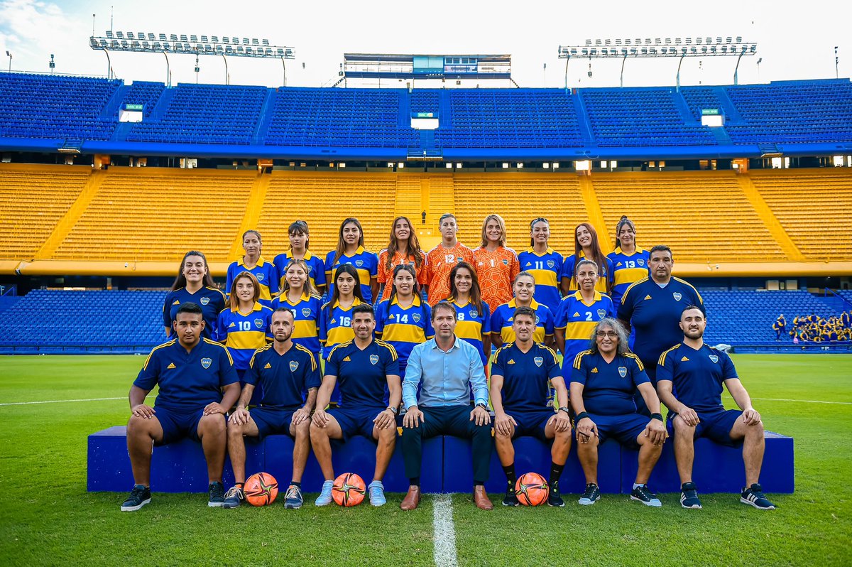 Bocafutbolplaya's tweet photo. 𝑯𝒂𝒄𝒊𝒆𝒏𝒅𝒐 𝒉𝒊𝒔𝒕𝒐𝒓𝒊𝒂📝
Foto institucional del plantel femenino de Fútbol Playa.
Un Club cada vez más Atlético 🤩
#mediaday #bocajuniors #futbolplaya #beachsoccer #orgulloxeneize #elunicogrande #clubatleticobocajuniors https://t.co/Tj1g2vADx7