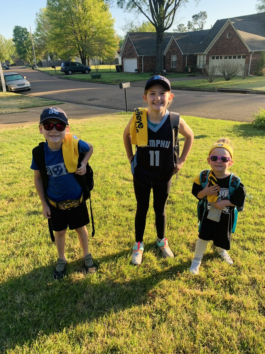 MrsCarlyle7's tweet photo. The Moorhead kids are ready for the playoffs! Let’s go! 🐻💙💛@AlexMoorhead03 @memgrizz @WeAreRiverdale https://t.co/IMqeo6AlST