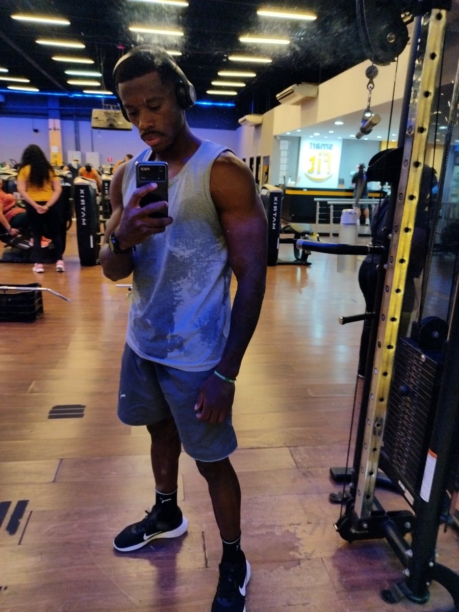 Hyoran Carvalho on Twitter: "Foco cada dia melhor pra oferecer tudo de bom pra vocês bbs"