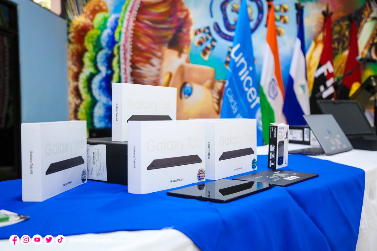 Nuevos equipos tecnológicos para Centros Educativos con prácticas inclusivas

@LilliamHerreraM, Ministra de Educación, recibió del Sr. Antero Almeida de Pina, Representante de <a href="/UNICEFNicaragua/">UNICEF Nicaragua</a>, equipos tecnológicos para Escuelas con prácticas inclusivas  (1/2)