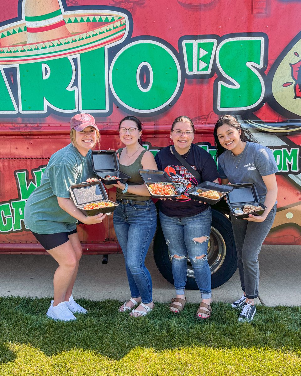 AuroraU_dining's tweet photo. TACO 'bout the beautiful weather🌮☀️ 

Food Truck Wednesday is back! Check out Mario's today from 11-2!

#AUdining #ChartwellsCentral #FoodTruckWednesday https://t.co/Zo78vnrjKh
