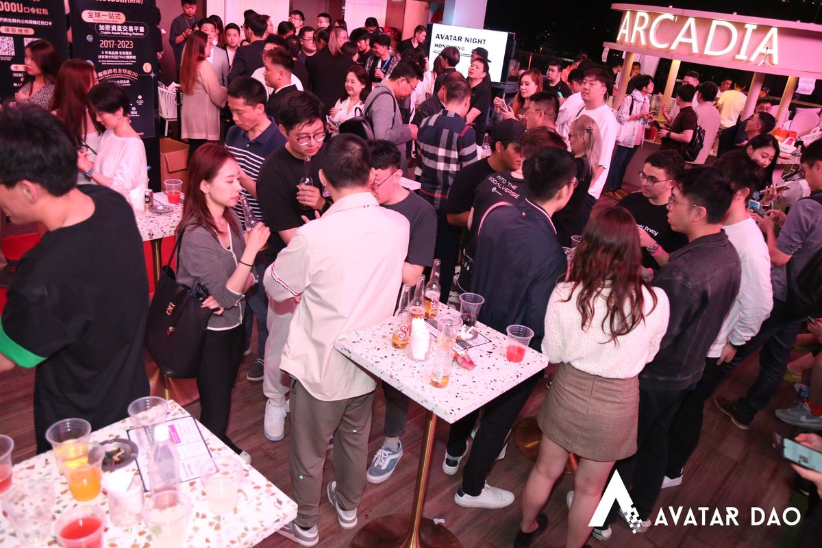 connectfarm1's tweet photo. 感谢今晚所有参加我们活动的朋友和兄弟机构的伙伴们，因为现场火爆情况超出预期，所以部份拿到邀请函的朋友无法入场，对于邀请函超发的情况我已经用我的左手扇了右手两巴掌，为表歉意，16号深圳洋白红啤黄五中全会开启来，有兴趣参与可联系我们的合伙人，另感谢客串主持人 @Yaffabb https://t.co/vynA7Hu1gT