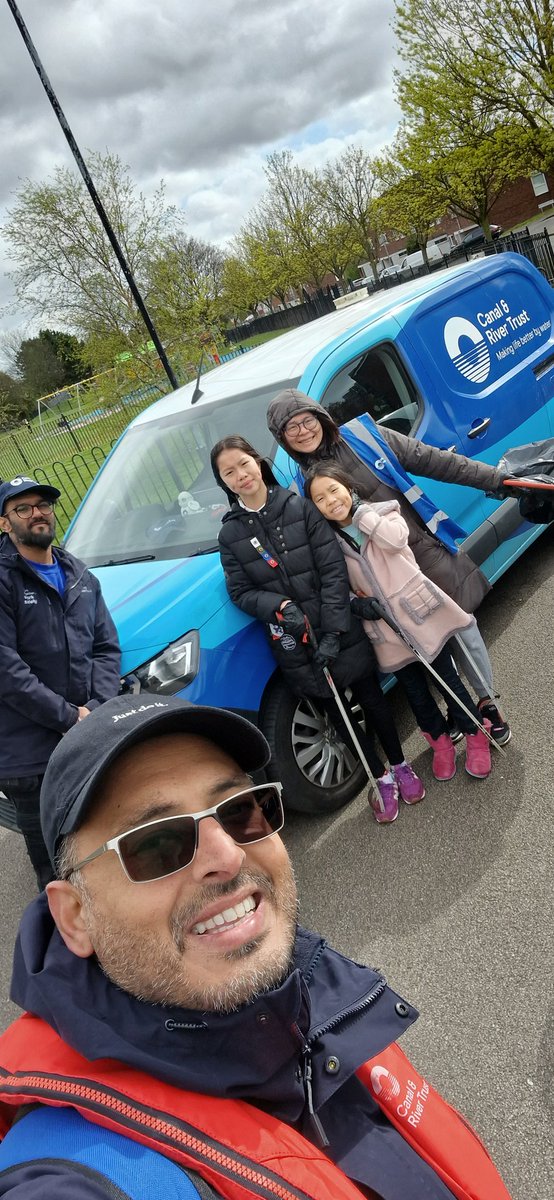 run_taz's tweet photo. A family litterpick & wellbeing walk at Aston Locks.
One of the #LetsActivities that you can do with @CRTWestMidlands
Do your bit by signing up
https://t.co/Tv4DIPoL20
@NechellsPOD
@CanalRiverTrust
#letspick
#letswalk
#plasticschallenge
#lifesbetterbywater
#universitylocks https://t.co/hwsRmUvJ3J