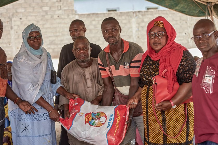 ci_ppa's tweet photo. Hier, le mardi 11 avril, nos équipes ont parcouru différentes mosquées de la ville de Daloa, notamment celles de Fadiga 2, Abattoir 2, Libéria, Fatouma Sarra et Orly, afin d'apporter notre soutien à la communauté musulmane de la ville.
PSK https://t.co/YenzLyvzBW