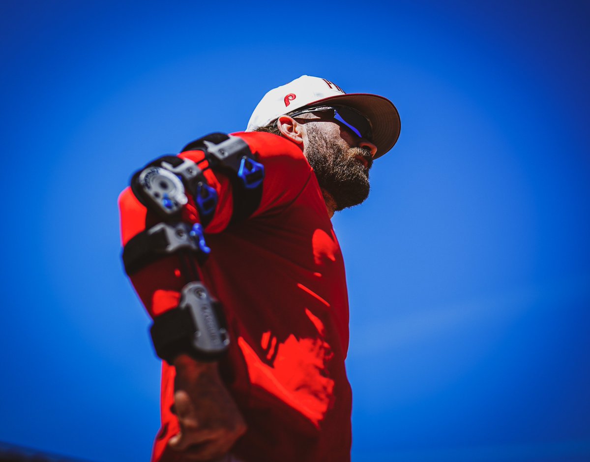 Phillies's tweet photo. Hey Harp https://t.co/rWN8y2JeXL