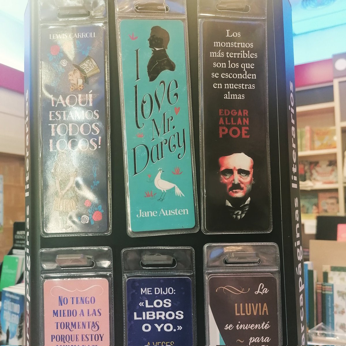 sitiojaneausten's tweet photo. I love #MrDarcy!!
Visto en @libreriaagapea de Teatinos. #Marcapaginas de @almaeditorial
#OrgulloYPrejuicio #prideandprejudice #janeausten #shopping #gifts #merchadising
https://t.co/pfuNPTDg0i https://t.co/MVrPGBEQlj