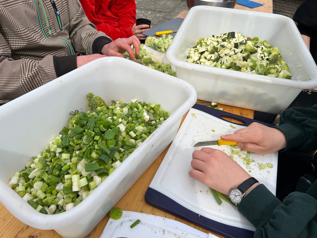 XRBerlin's tweet photo. @bzberlin Das Camp sieht wunderbar aus & die großartigen Leute sind bereits fleißig am schnippeln & regenerative Kultur leben.
#VielfaltLeben #VielfaltLieben
Kommt beim Invalidenpark in Berlin vorbei!
Wir sind noch bis zum 18.04. da & haben sehr viel im Programm.
https://t.co/MV2vhmXK4W https://t.co/L0skJthVP5