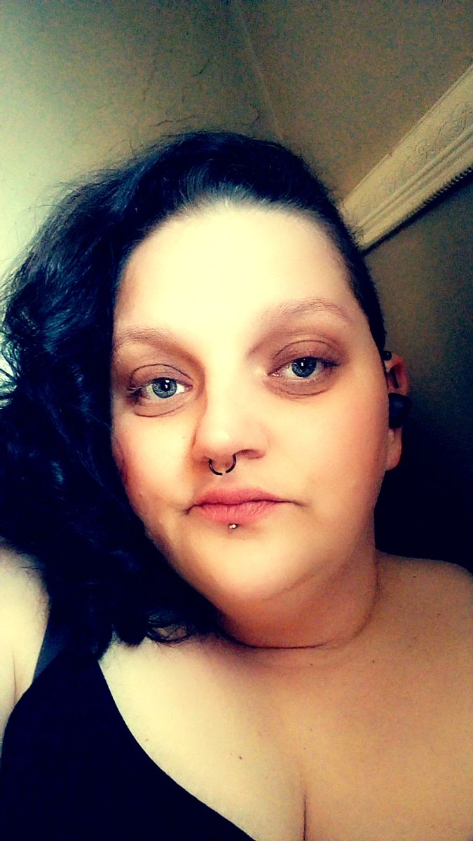 misspickles89's tweet photo. Hey y'all. Tell me how your day is!! https://t.co/NnRRoxT9bw