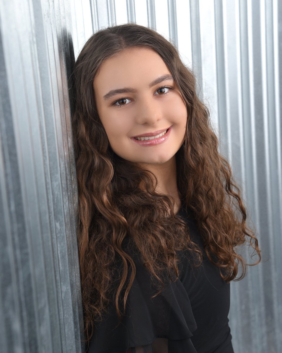 We LOVE the #classof2023! Congratulations to Mirella! She has received scholarships from NAU, UofA, Binghamton, Elmhurst, and Wellesley College! She intends to study pre-law at <a href="/Wellesley/">Wellesley College</a>! #TakeFlightDV <a href="/DVHSSkyhawks/">Deer Valley Skyhawks</a>