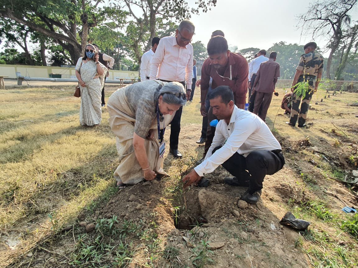 Exciting day at Land Port Agartala as Asian Confluence delegates learned about LPAI's role at the international border and joined in a seedling planting program 🌱 Everyone appreciated the facilities and hospitality! #LPAI @AsianConfluence #BorderManagement