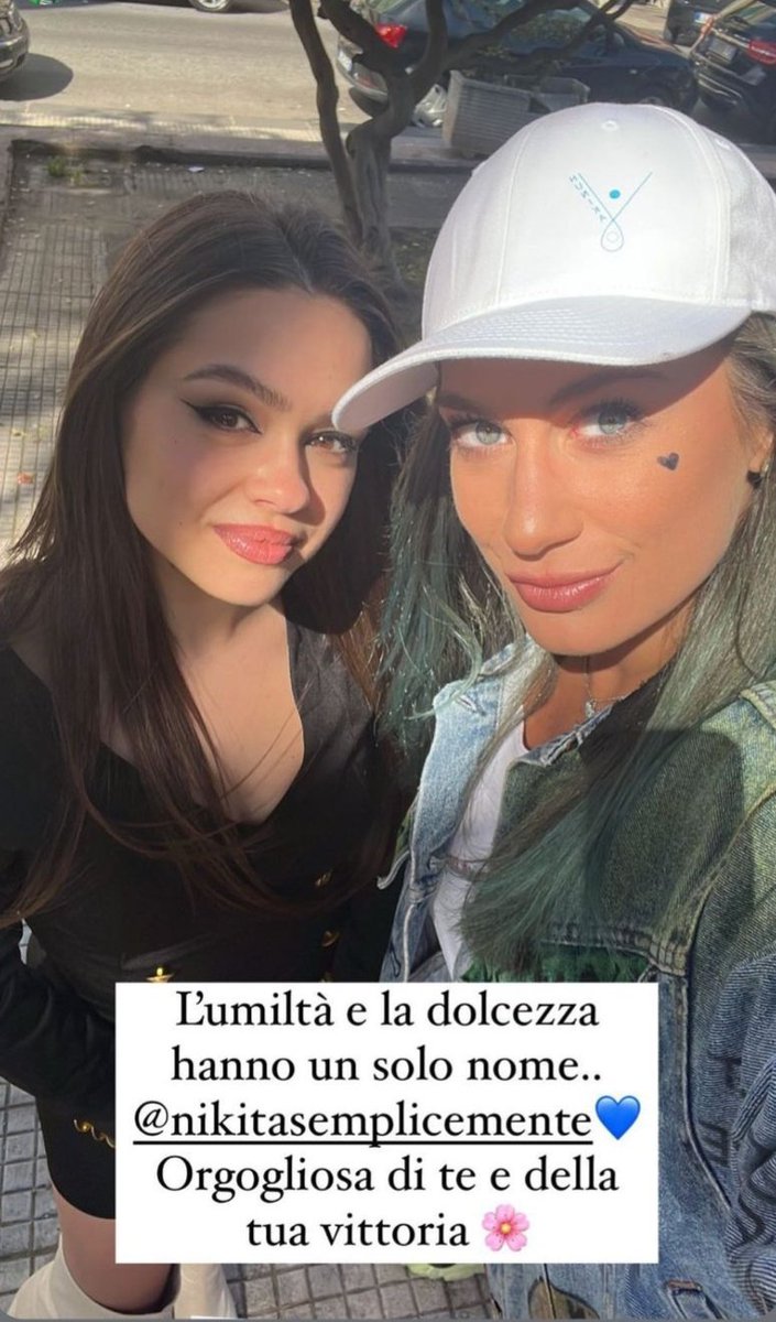 _maariposaa_'s tweet photo. “L'umiltà e la dolcezza hanno un solo nome: @Uraganonikita” 

Non ero minimamente pronta nel vedere Nikita essere inondata da tutto questo amore.
Come si può vedere è amata da TUTTE le generazioni: bambini, adulti, anziani.

Niki, ti meriti ogni bene...❤️‍🩹

#gfvip #nikiters https://t.co/SJEs5Fzs1r