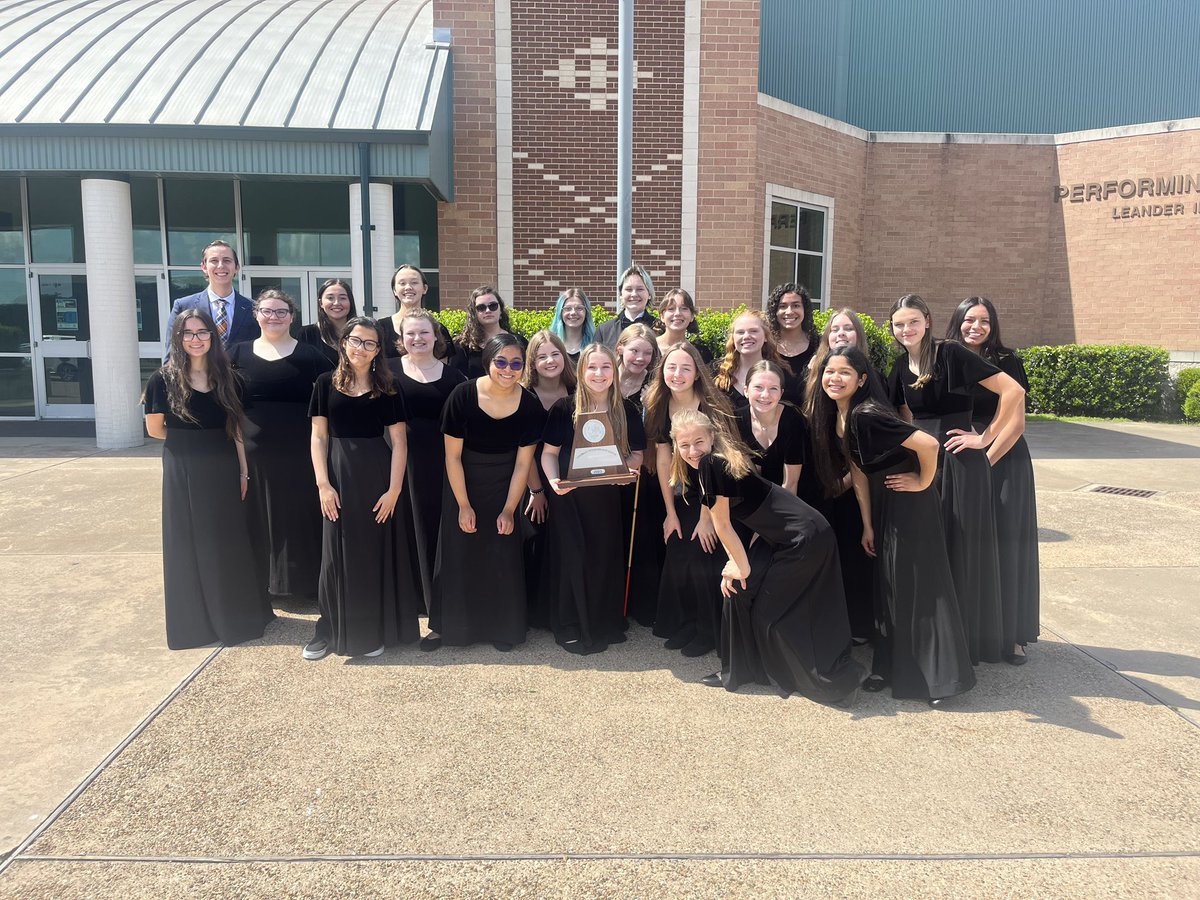 GrizChoirDir's tweet photo. 🎖️UIL Day 1 success 🎖️
Treble choir got a Superior rating in stage 🎉
Vocal Ensemble got Superior ratings on stage AND in SightReading. 🥳🥳
Congratulations 🎈#justkeepsinging #grizzlychoir
@ChoirGlenn @TomGlennHS @LeanderFineArts https://t.co/HuTwwI8vv7