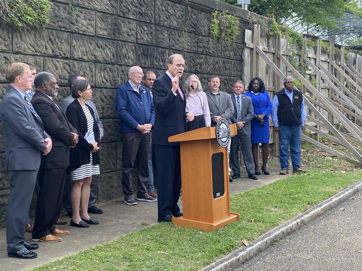 DelbertHosemann's tweet image. It’s always good to be back home! With new tourism opportunities through the cruise lines, renovations on the old Courthouse on Cherry Street, expansion of the @VicksburgNPS, and new technologies being developed at MCITy, @VisitVicksburg and Warren County are on the rise.…