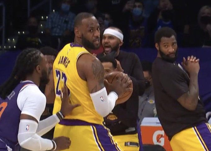 LakersMan217's tweet photo. I hope history doesn’t repeat itself https://t.co/1qHKvYtSAe