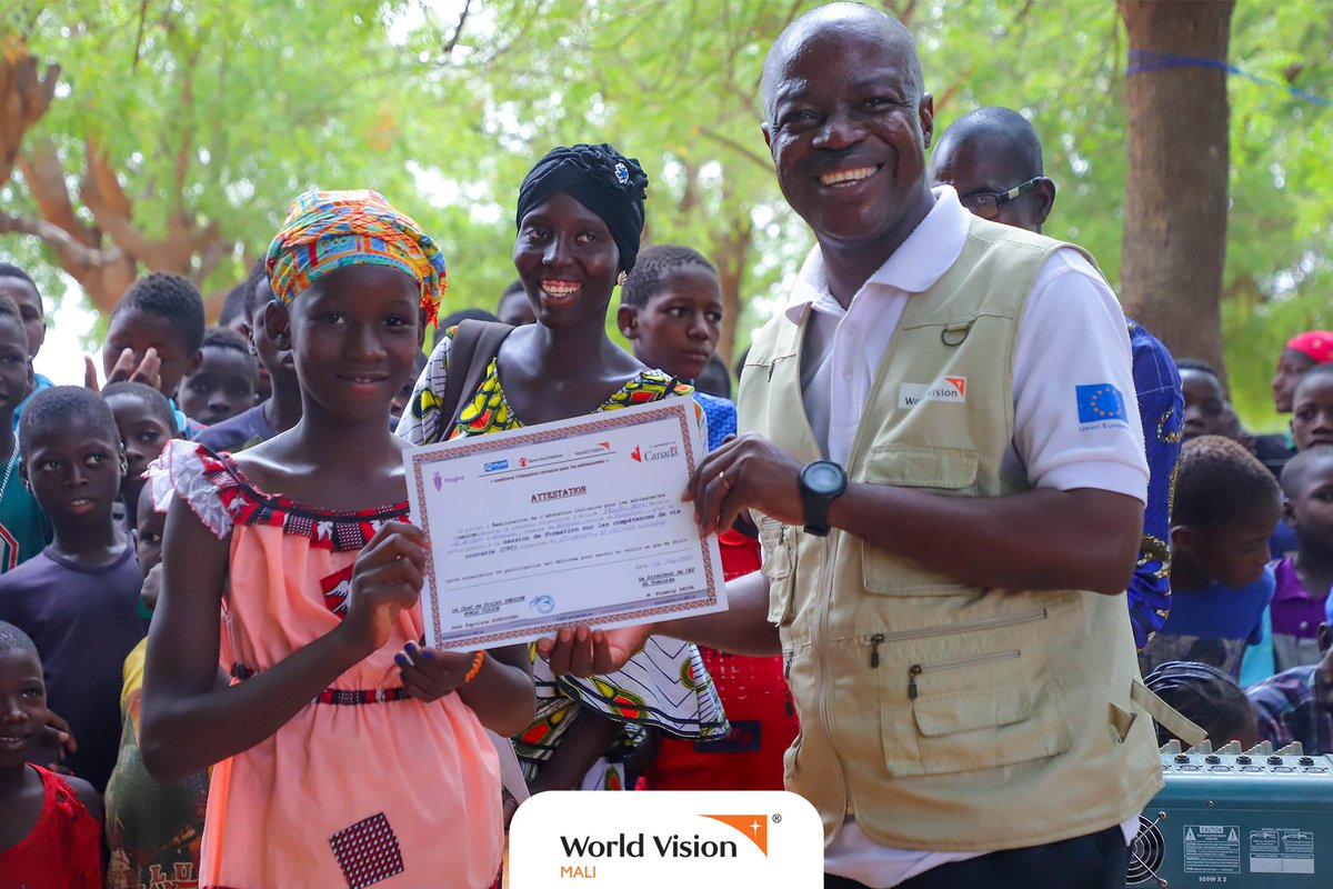 WVMali's tweet photo. A Sanekuy, le Projet Imagine a procédé à la certification du groupe de Compétences de Vie Courante (CVC).

Cette certification récompense les meilleurs de ce groupe d'adolescents qui se sont distingués lors des sessions CVC.

#WorldVisionMali
#ProjetIMAGINE
#Adolescents https://t.co/jkWBP1g4hz