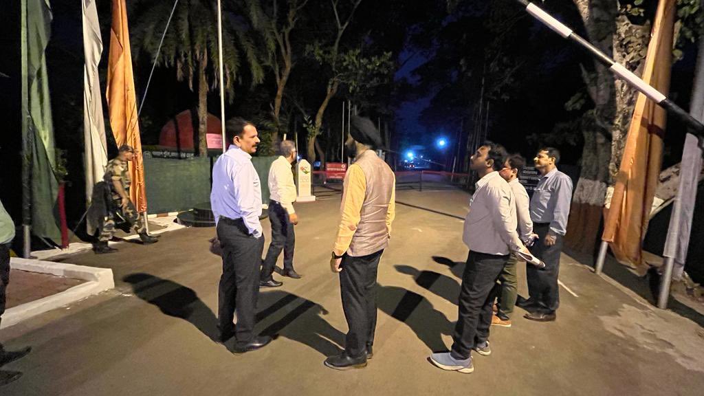 LPAI_Official's tweet image. Chairman LPAI, Director (Ops), and Director (Projects) visited Land Port Agartala to review ongoing works. Exciting progress being made towards improving border infrastructure! 
@PIBHomeAffairs 
#LPAI #LandPortAgartala #BorderInfrastructure #ProgressUpdate