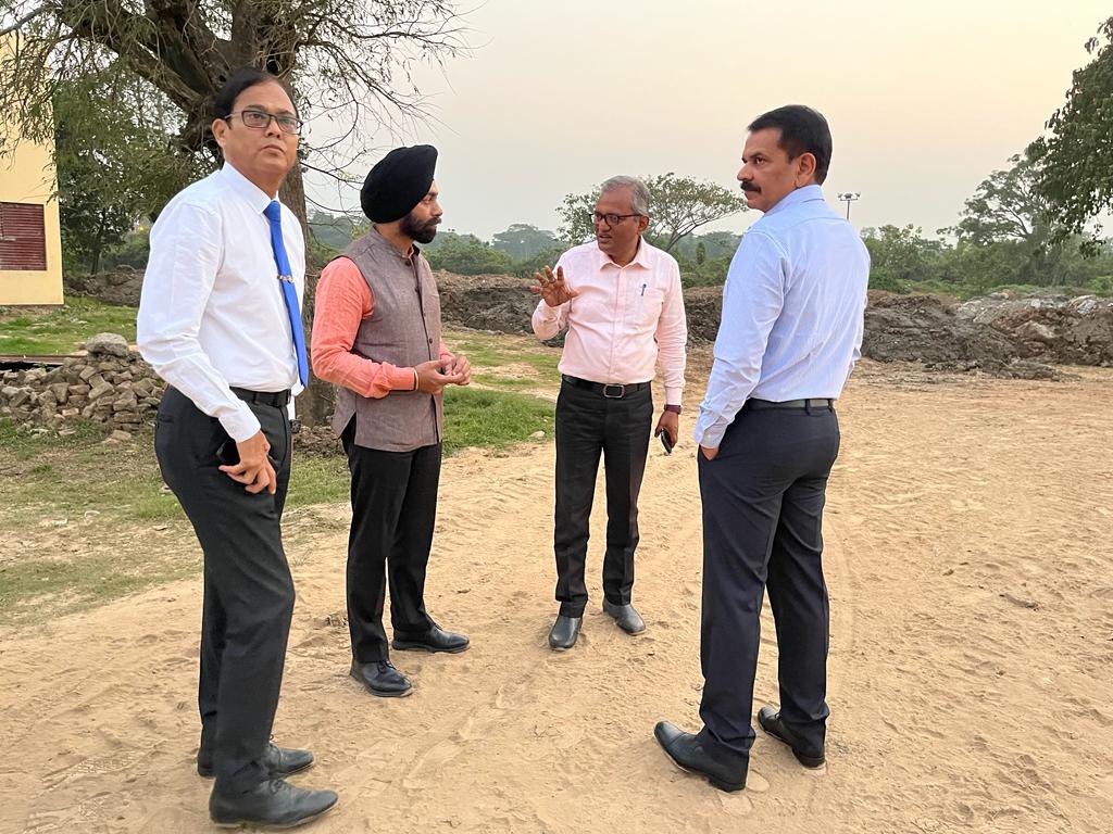 LPAI_Official's tweet image. Chairman LPAI, Director (Ops), and Director (Projects) visited Land Port Agartala to review ongoing works. Exciting progress being made towards improving border infrastructure! 
@PIBHomeAffairs 
#LPAI #LandPortAgartala #BorderInfrastructure #ProgressUpdate