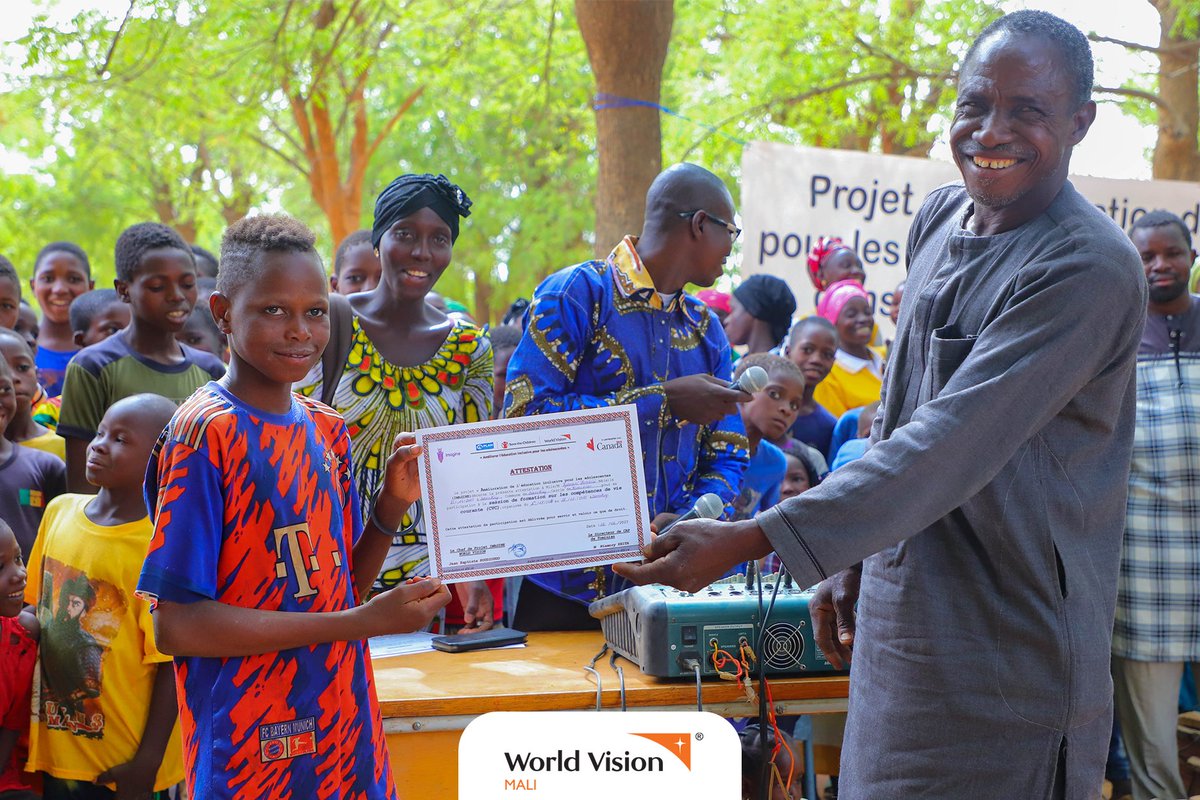 WVMali's tweet photo. A Sanekuy, le Projet Imagine a procédé à la certification du groupe de Compétences de Vie Courante (CVC).

Cette certification récompense les meilleurs de ce groupe d'adolescents qui se sont distingués lors des sessions CVC.

#WorldVisionMali
#ProjetIMAGINE
#Adolescents https://t.co/jkWBP1g4hz