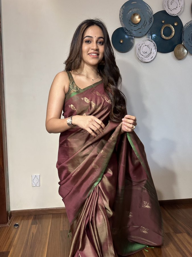 Fth6JywXwCUK8HG?format=jpg&name=900x900