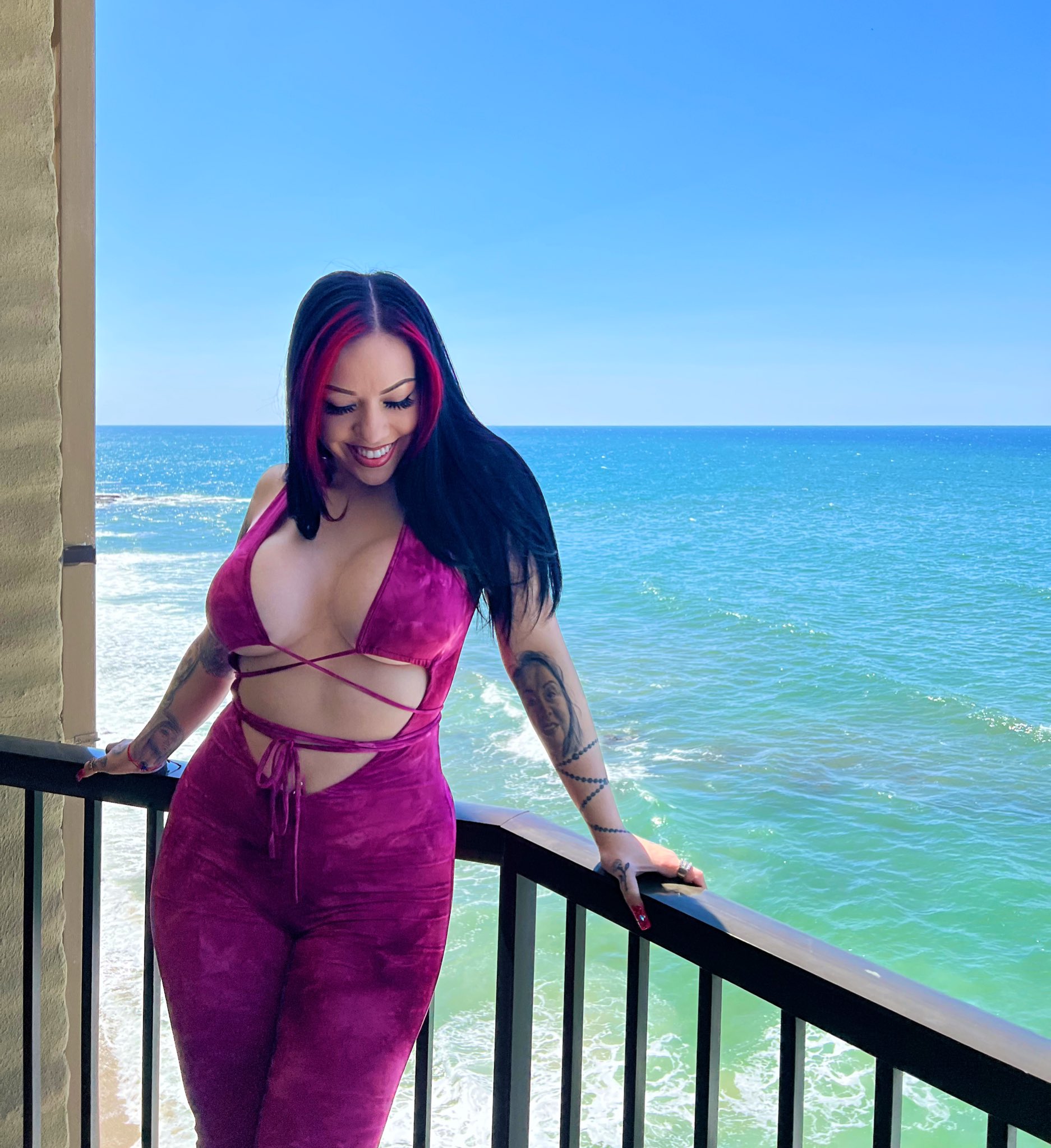 tw-pornstars-3-pic-salice-rose-twitter-find-me-by-the-beach