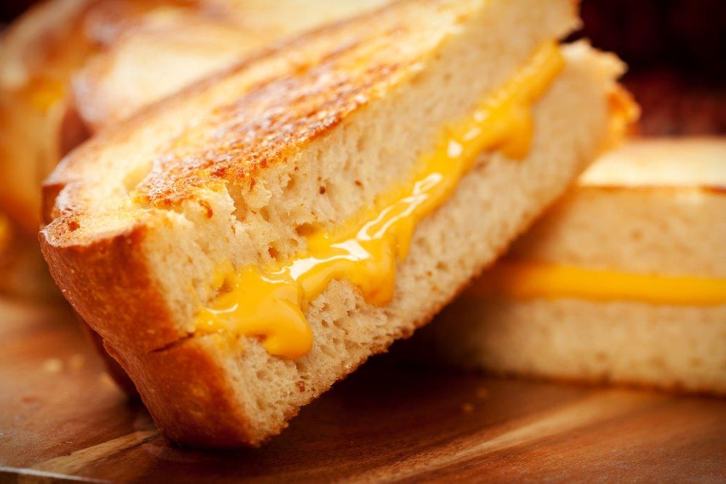 Get your grilled cheese on!  Try these saucy, crunchy and savory additions to take your favorite sandwich to the next level! 🧀🍏🍯thedairyalliance.com/blog/make-an-e… #GrilledCheeseSandwichDay