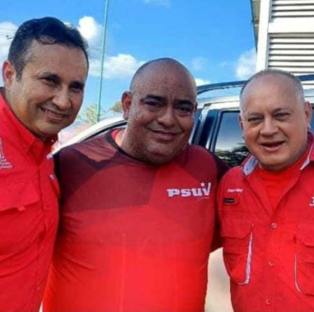 Con Profundo pesar y dolor, hago llegar a los Familiares del compañero hermano Porfirio Fajardo, ex Alcalde del Municipio Miranda, y miembro del ER del PSUV mis condolencias por su fallecimiento en horas del mediodía de hoy, Acaba de pasar a otro plano, Dios le conceda eternidad.