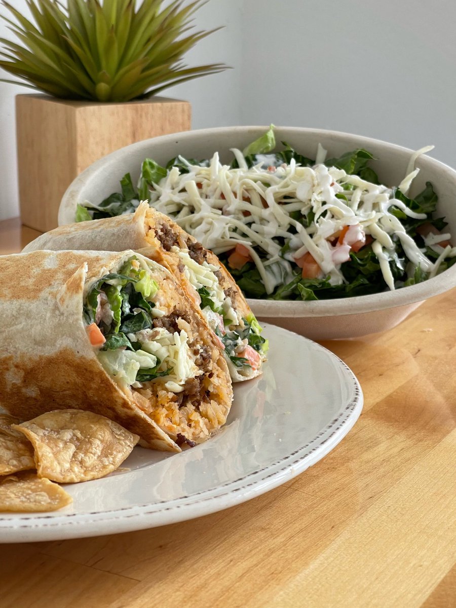 HealthySubstanc's tweet photo. This vegan burrito and burrito bowl are like works of art 🎨🤤 Beautiful, delicious, and ethical! #veganfoodie https://t.co/Od9NR9EZqb
