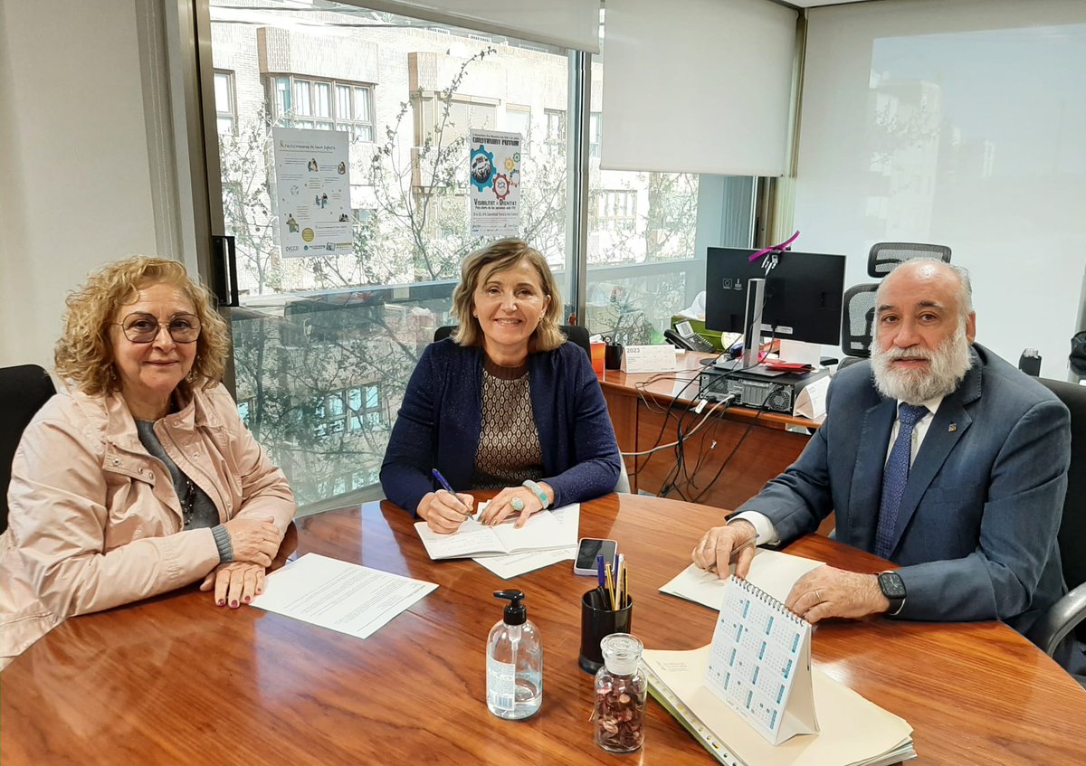 OfeliaGimeno's tweet photo. 👥 Reunió amb el Col·legi Oficial de #Psicologia de la C.Valenciana (@COPCV)
▶️ La pandèmia ha evidenciat la necessitat d'enfortir la #salutmental
Entre totes les lliçons apreses, una és clau: les mesures #preventives per cuidar la salut mental i emocional són imprescindibles https://t.co/oPTg5pMVqs