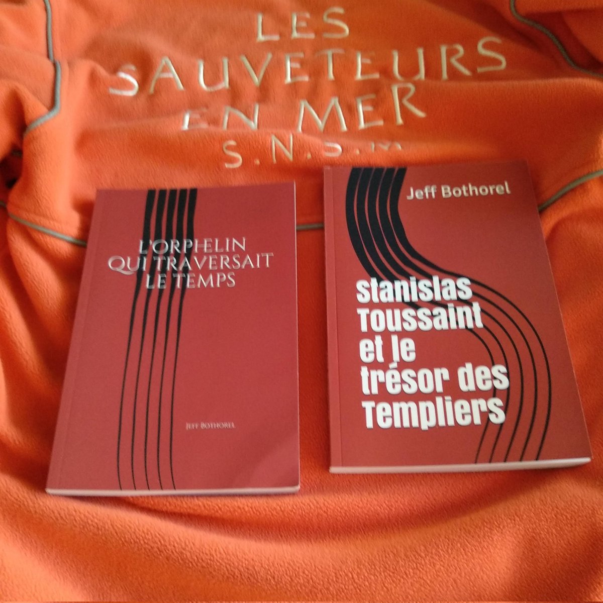 jeffbothorel1's tweet photo. Toujours en vente sur Amazon https://t.co/FbZHcjxhB1