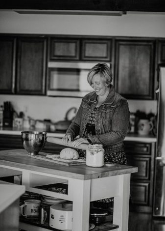 ArtChowder's tweet photo. Author Ellie Alexander writes cozy mysteries. Read about her in this issue; https://t.co/vLAtvJKVlc https://t.co/huBcpIJO31