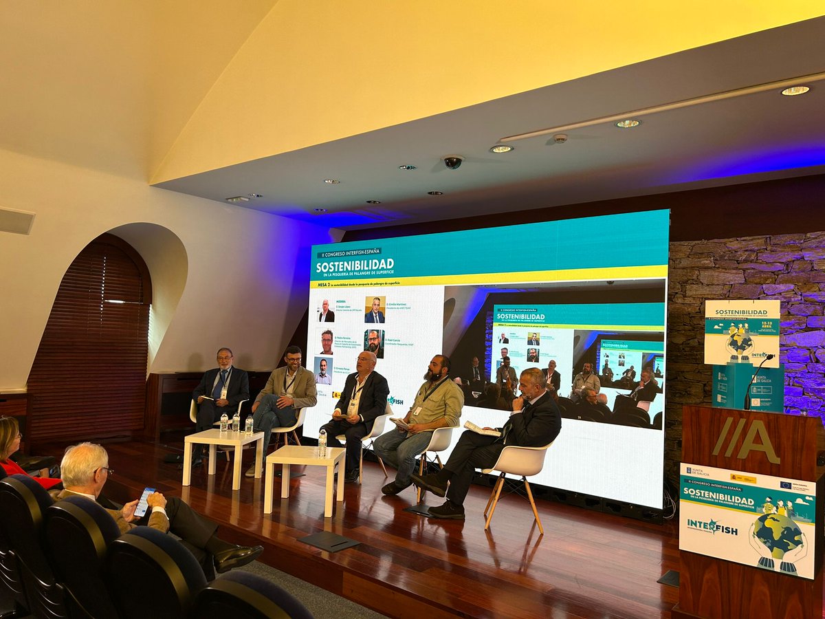 interfish_es's tweet photo. II Congreso #INTERFISH ESPAÑA
Continuamos con la segunda mesa de esta tarde.
Hablamos sobre la #sostenibilidad desde la pesquería de #palangre de superficie junto a representantes de #ANECTEAM, @SustainableFish, @WWF, #ICCAT y @oppburela https://t.co/pL9HMuWqmV