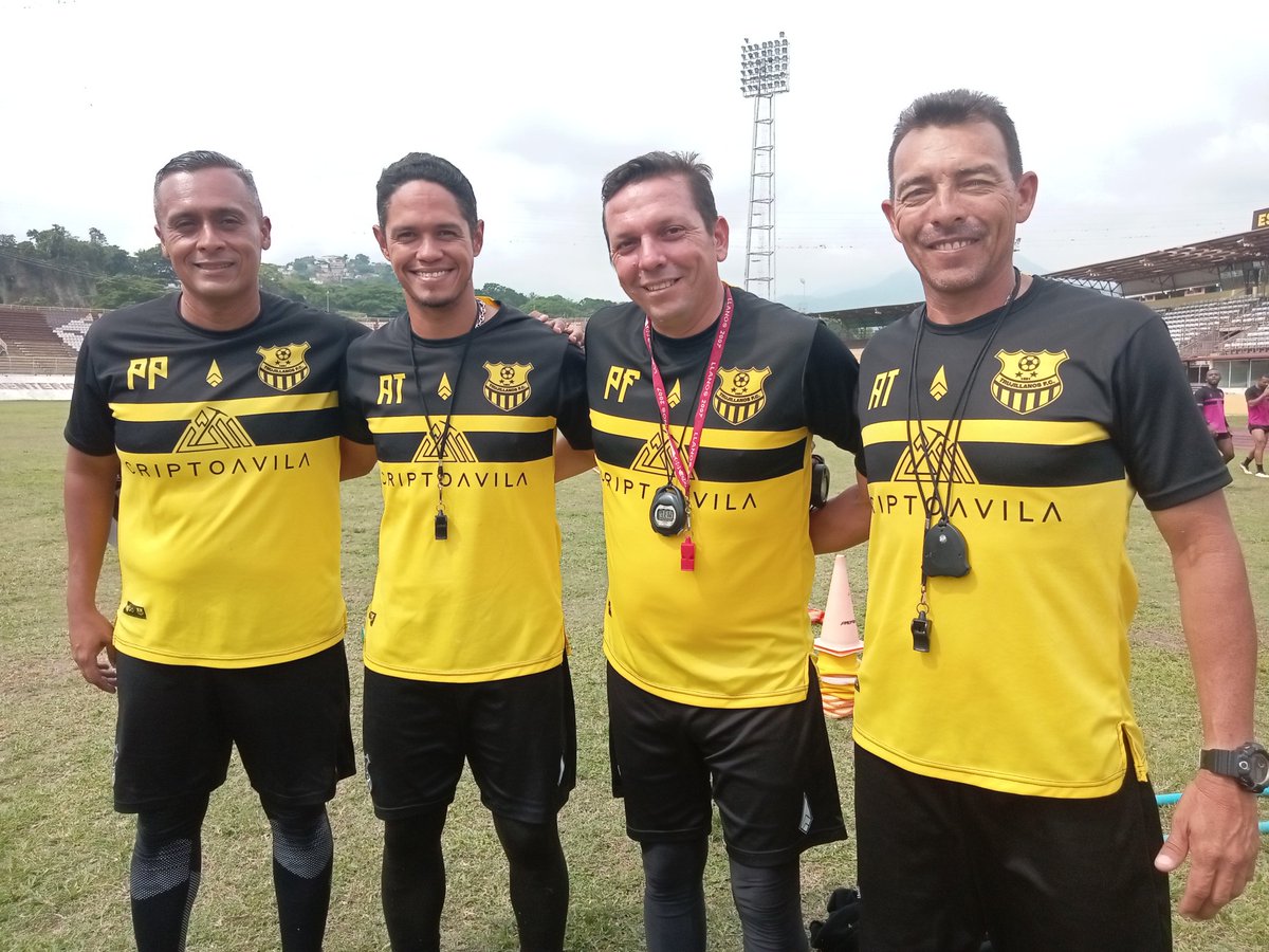 El nuevo cuerpo técnico de Trujillanos
✓ Luis Sánchez 
✓ Oswaldo Chaurant 
✓ Vladimir Duarte 
✓ Jesús "Tute" Valiente

📷 <a href="/oficialbravotv/">Bravo TV</a> 

#Trujillanos #LigaFUTVE2