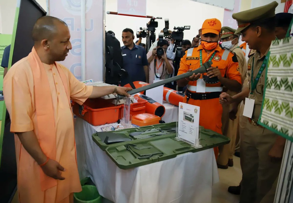 DoEFUP's tweet photo. उत्तर प्रदेश के मुख्यमंत्री श्री @myogiadityanath जी ने 'नेशनल क्लाइमेट कॉन्क्लेव 2023' में लगी प्रदर्शनी का अवलोकन किया व यहां प्रदर्शित पर्यावरण अनुकूल उत्पादों की सराहना की।
#NCC2023
#LocalClimateAction
#ClimateSmartUP
@UPGovt
@giz_india https://t.co/MEmsCnDyxr