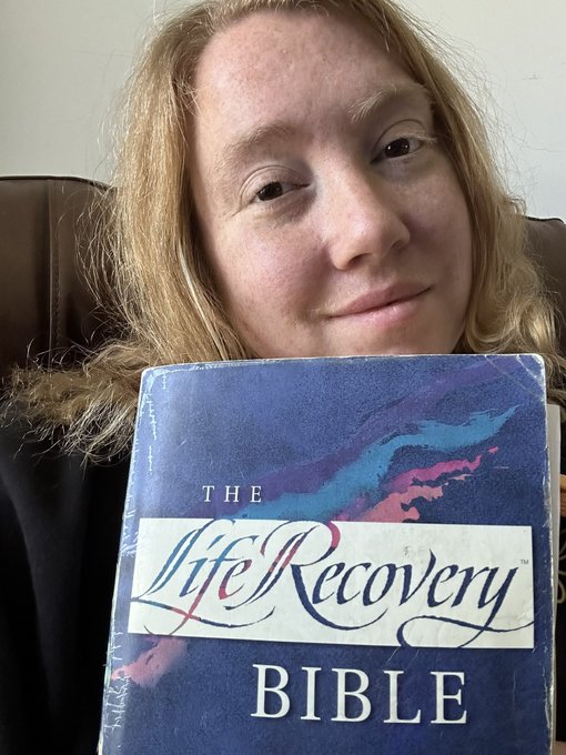 A good friend of mine just gave me a really old 1998 Life Recovery Bible!!! I&rsquo;m so happy! I love older<a href="/tag/newprofilepic"class="tags"><span>#newprofilepic</span></a>