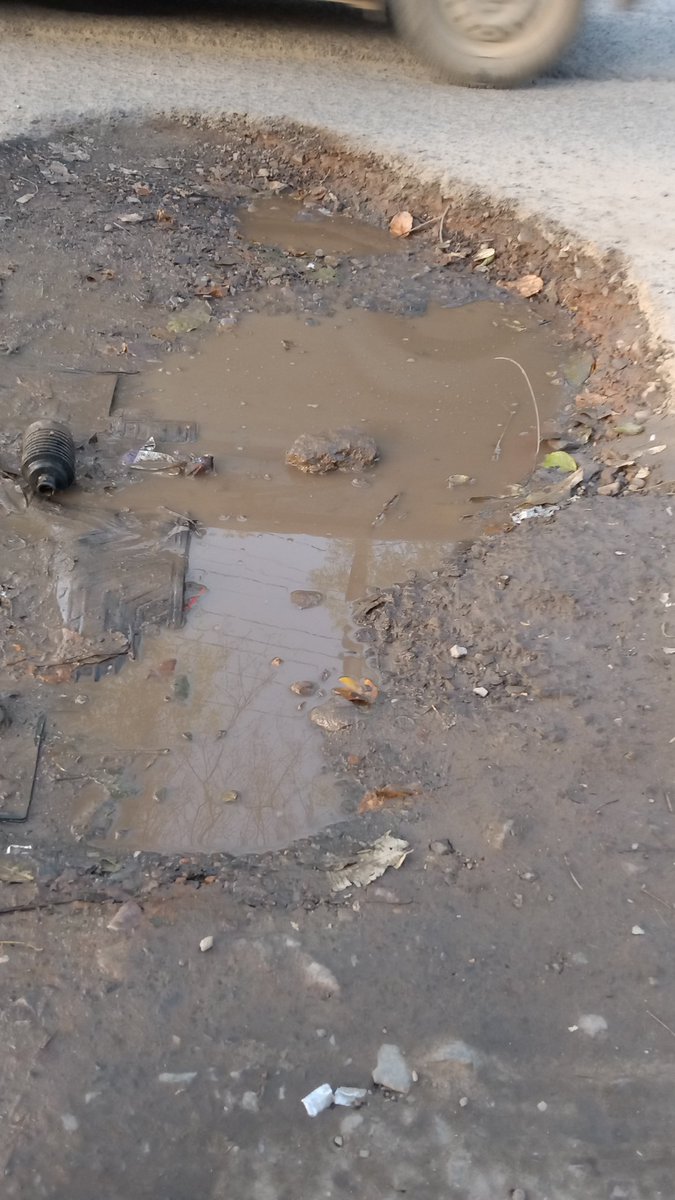 Bhawani4Gurgaon's tweet photo. आदरणीय मुख्यमंत्री सर, भरोसा है आप में क्षमता है की आप हमे कम से कम एक साफ सुथरा सड़क दे सकते हैं, क्यों की न ही @MunCorpGurugram को, न ही @OfficialGMDA का ये गढ़े और लोगों की परेशानियां दिखती हैं। उनका समय AC दफ्तर में बीतता है। @cmohry @mlkhattar @rakeshdaultabad @BJP4Haryana https://t.co/NYl1fTFMMD