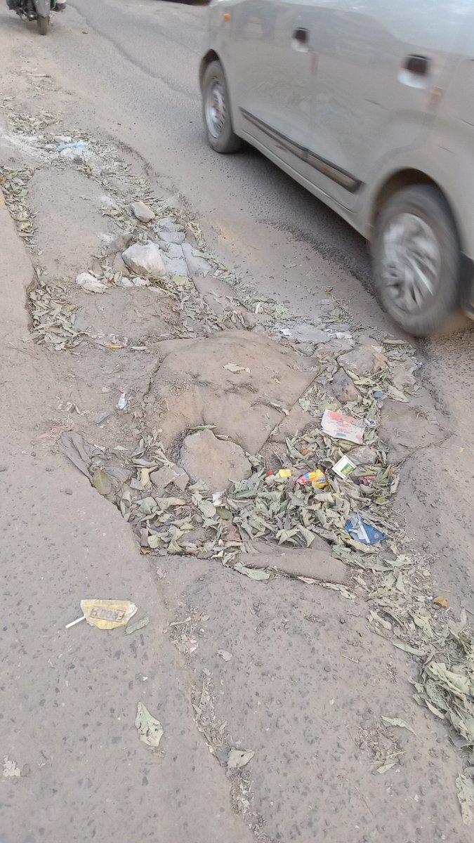 Bhawani4Gurgaon's tweet photo. आदरणीय मुख्यमंत्री सर, भरोसा है आप में क्षमता है की आप हमे कम से कम एक साफ सुथरा सड़क दे सकते हैं, क्यों की न ही @MunCorpGurugram को, न ही @OfficialGMDA का ये गढ़े और लोगों की परेशानियां दिखती हैं। उनका समय AC दफ्तर में बीतता है। @cmohry @mlkhattar @rakeshdaultabad @BJP4Haryana https://t.co/NYl1fTFMMD