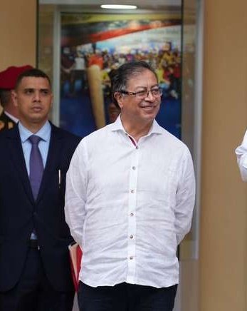 EmmaRincon's tweet photo. El Salvador suma desde el inicio del régimen de excepción 326 días sin homicidios.

Colombia en lo que va de año lleva 27 masacres y más de 88 asesinatos.

¿En qué país se violan los Derechos Humanos? https://t.co/XoepVQ5yoP